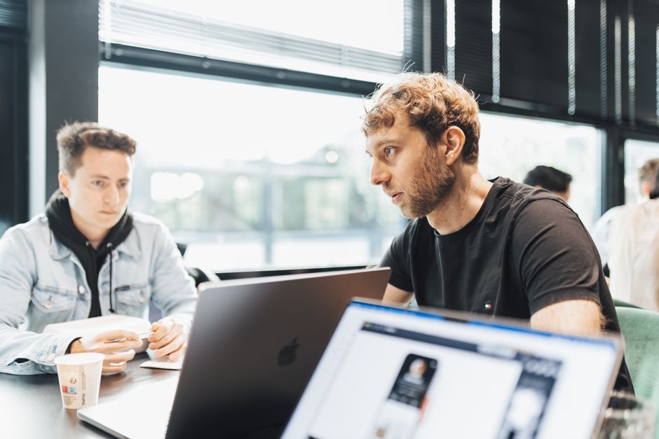 Unterricht in kleiner Gruppe: Online Marketing Kurs mit Fokus auf Fragen und Austausch